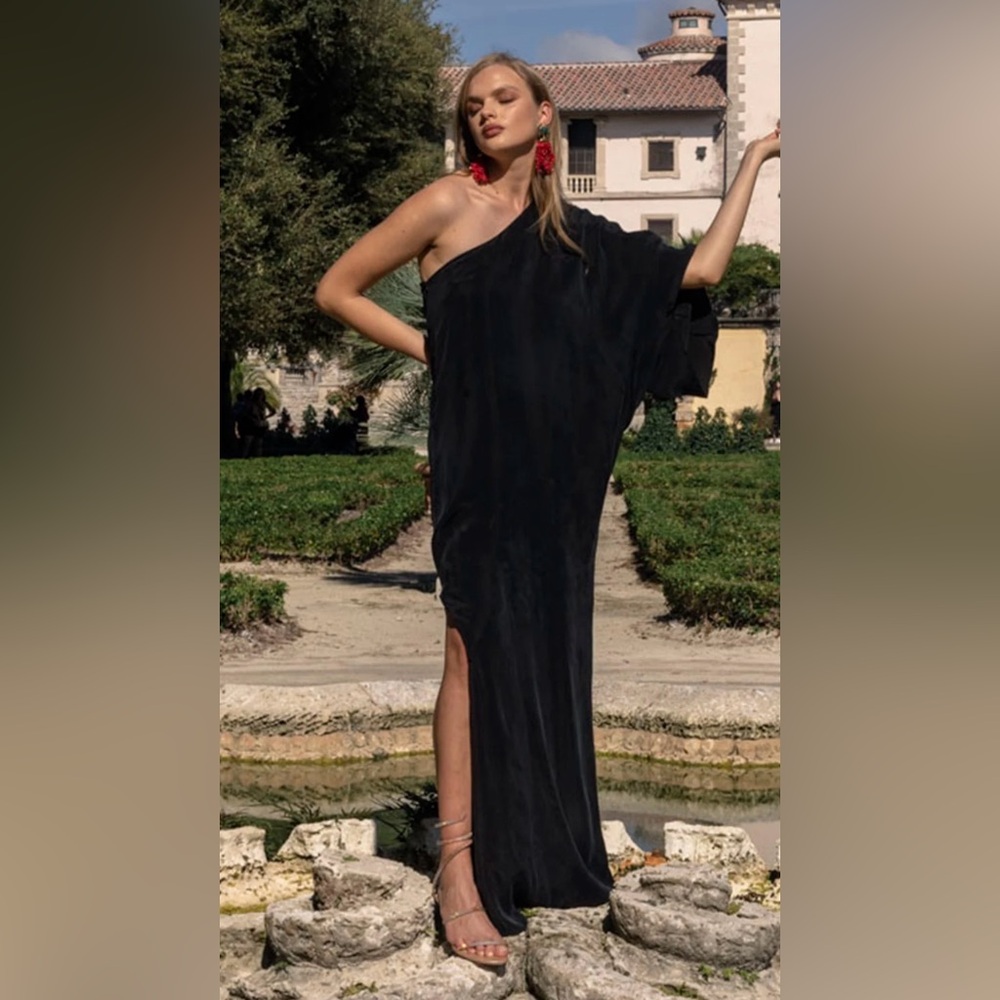 NWT Dress Day - Black Tie Wedding Guest Elegant Black One-Shoulder Dress